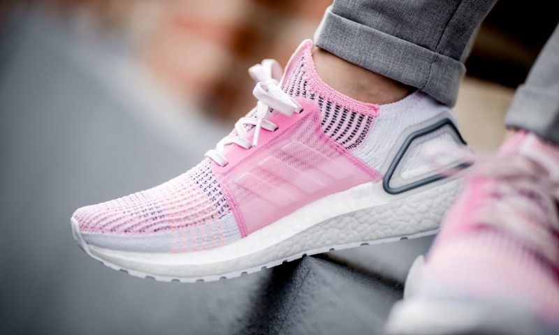 Ultra boost 19 pink hotsell and white